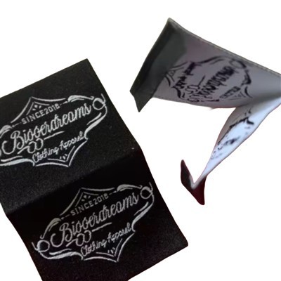 Manhattan Fold Woven Label